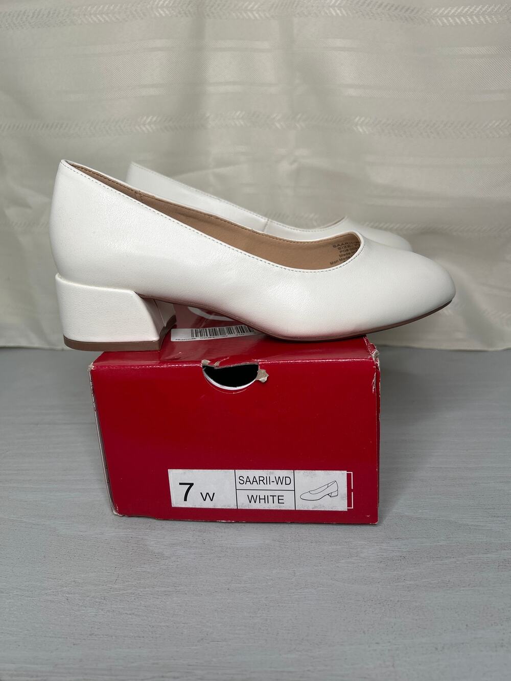 Journee Collection Saarii Round Toe Block Heel Pumps White Size 7 Wide